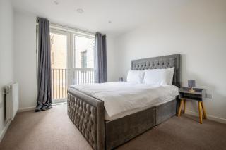 Docklands & London City 1 Bed Balcony Apartment - 4