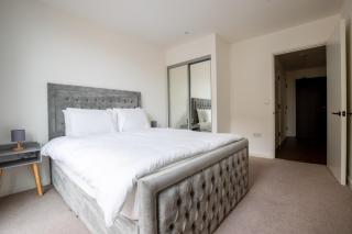 Docklands & London City 1 Bed Balcony Apartment - 3