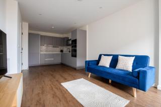 Docklands & London City 1 Bed Balcony Apartment - 7