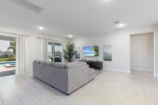 Homely 9 Bdrm Villa with Games Room at Encore - 3