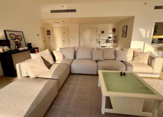 Large 5-BR JBR Apartment, Perfect for Families, Easy Beach Access - 6