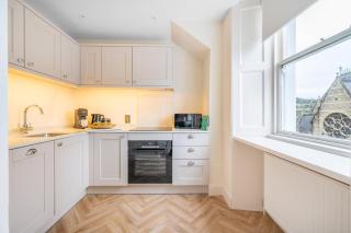 Romantic Getaway Apartment in Central Bath - 6