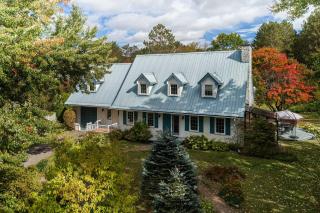 Modern & Charming Canadian house Spa, Sauna, Gym - 0
