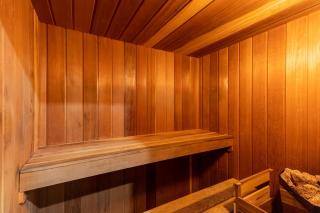 Modern & Charming Canadian house Spa, Sauna, Gym - 5