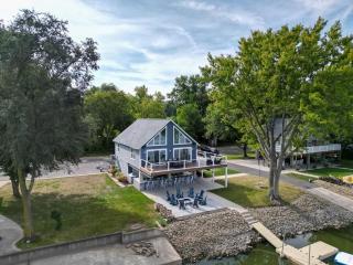 Instaworthy Rock River Cabin - 9