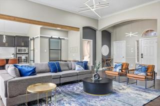 5BD 2BA Vacation Retreat w Pool Hot Tub & BBQ - 3