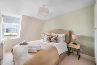 Boutique Bath Apartment, Minutes from Shops & Spas - 4