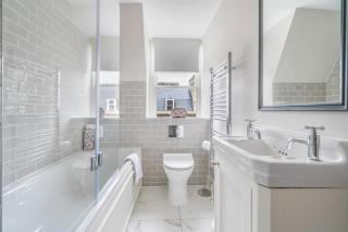 Boutique Bath Apartment, Minutes from Shops & Spas - 1