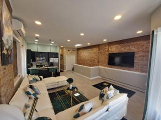 Brooklyn Brownstone Designer Suite - 0