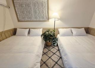 군자역 5분, 침실 2개, 퀸침대 3개, 최대인원 6명 - 8