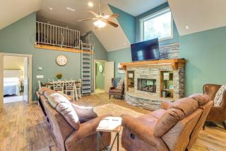 Walk to Marina Center Hill Lake Home with Hot Tub - 6