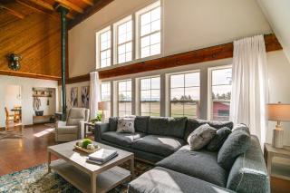 Mtn and Golf Course View Oregon Outback Getaway! - 6