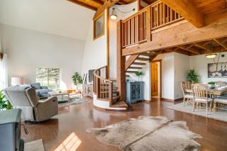 Mtn and Golf Course View Oregon Outback Getaway! - 4