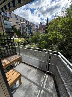 Large and cozy apartment - walking distance to everything - 5