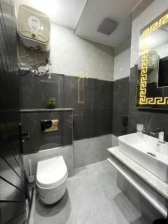 Cozy Apartment in Bahria Town phase 8 - 7