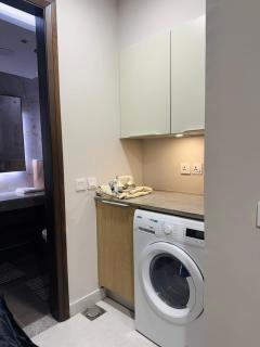 LA Getaway - DHA Phase 5 Penta Square - 9