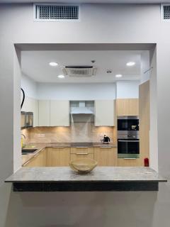 LA Getaway - DHA Phase 5 Penta Square - 8