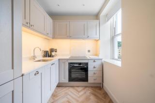 Beautiful 1-Bed Flat with High Ceilings - 6