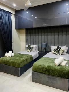 Cozy Apartment in Bahria Town phase 8 - 3