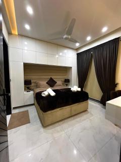 Cozy Apartment in Bahria Town phase 8 - 2