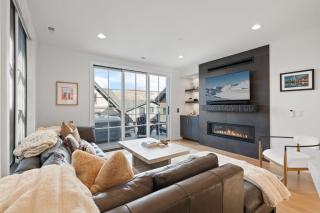 Luxe Park City Retreat Ski-in Ski-out plus Hot Tub - 9