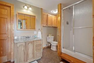 Lakeside Lodge Retreat - 5