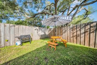 Close to beaches BBQ workout gear private yard - 9