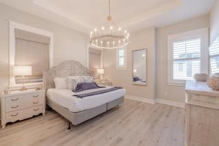 Lala's Beach House - 8