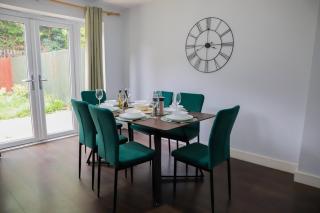 Bright 4-Bedroom-Sleeps 7-Ideal for Contractors Deal - 2