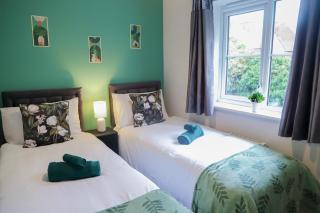 Bright 4-Bedroom-Sleeps 7-Ideal for Contractors Deal - 3