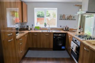 Cosy 4-Bedroom-Guests 7-Perfect for Contractors Stay - 5