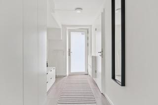 Modern Townhouse With Private Outdoor Area - 2BR 5 Beds - 8
