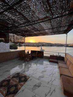 Golden Nubian House - 0