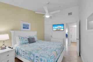 Waterfront luxury Villa 14 with spectacular sunset views and boat slip townhouse - 9