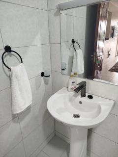 Lakeview Apartments - The Nest - 1