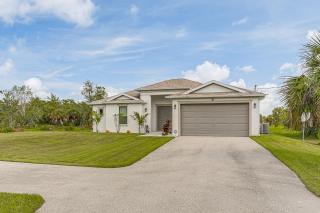 Game Tables and Screened Patio Spacious Naples Home - 8