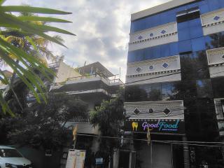 Collection O Jhansi Railway Station Road Formerly Hotel Gunjan - 1