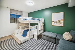 Luxe Family Retreat with Private Pickleball a Large Swim Spa indoor Movie Theatre 2 Outdoor Firepits a Home Gym and more - 1