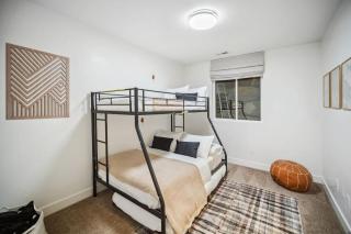 Luxe Family Retreat with Private Pickleball a Large Swim Spa indoor Movie Theatre 2 Outdoor Firepits a Home Gym and more - Lindon - 1