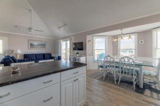 Sea Time C7625 Oceanside Coastal Retreat, Close to the Beach and Shopping - 1