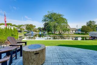 Sleek Getaway on Lake Wawasee with Private Dock! - 9