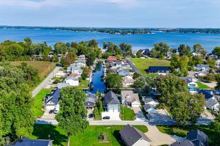 Sleek Getaway on Lake Wawasee with Private Dock! - 7