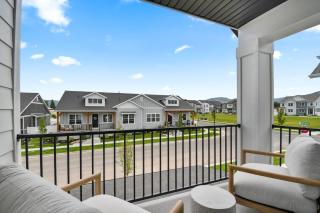 Modern 6br near skiing luxe sleeps 12 hot tub - 3