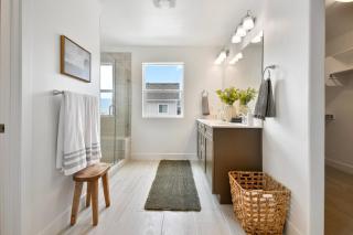 Modern 6br near skiing luxe sleeps 12 hot tub - 2