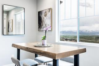 Great views luxe gym fireplace deck sleeps 8 - 8