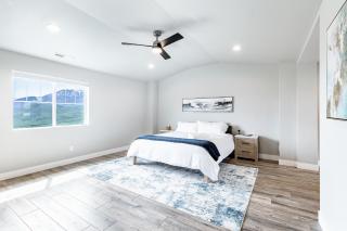 Great views luxe gym fireplace deck sleeps 8 - 3