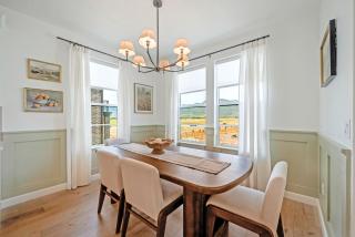 Scandinavian-Inspired 3br2.5ba sleeps 8 stylish - 8