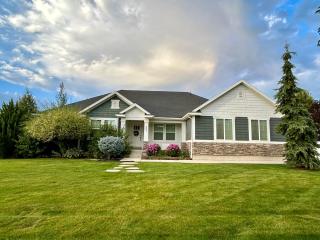 Family groups hot tub sleeps 16 6br4ba firepit - 0