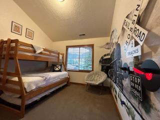 Alpine chalet sleeps 8 3br2.5ba train tickets - 5