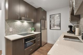 Lux studio hot tub king bed views gym DeerVly - 8